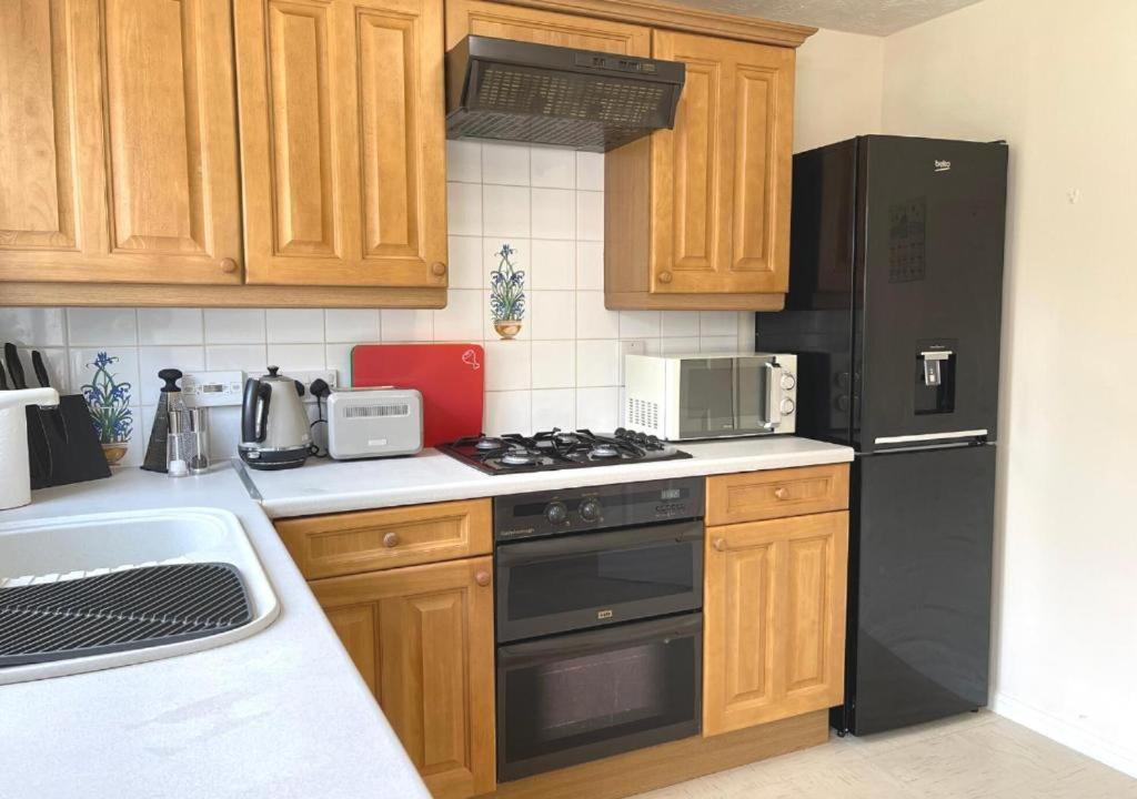 Ashford Holiday Home Smithy Drive Sleeps 5 Free Wifi And Vehicle Parking Kingsnorth Exterior photo
