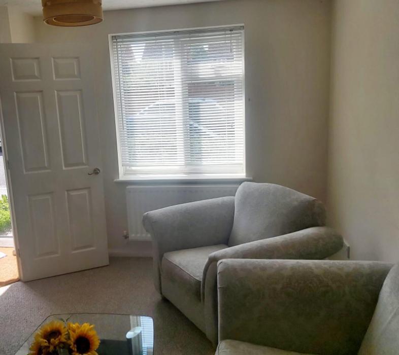 Ashford Holiday Home Smithy Drive Sleeps 5 Free Wifi And Vehicle Parking Kingsnorth Exterior photo