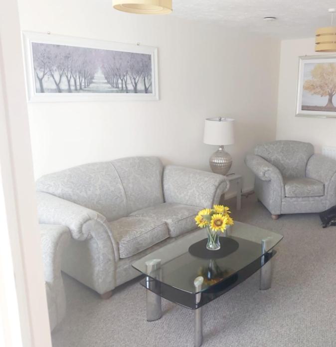 Ashford Holiday Home Smithy Drive Sleeps 5 Free Wifi And Vehicle Parking Kingsnorth Exterior photo