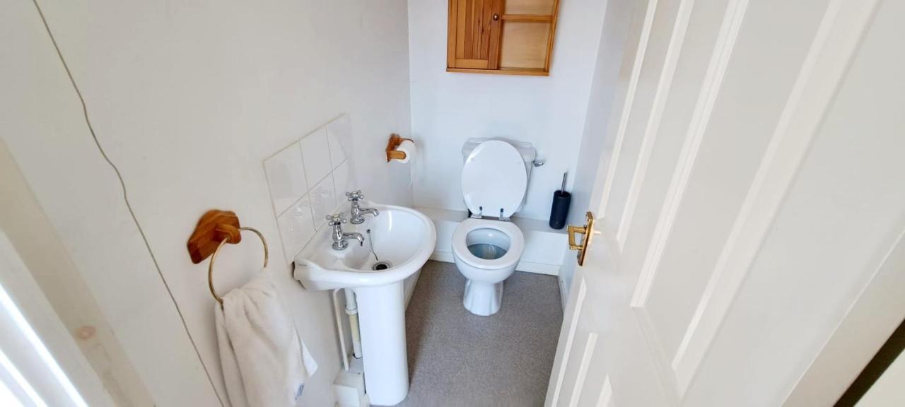 Ashford Holiday Home Smithy Drive Sleeps 5 Free Wifi And Vehicle Parking Kingsnorth Exterior photo